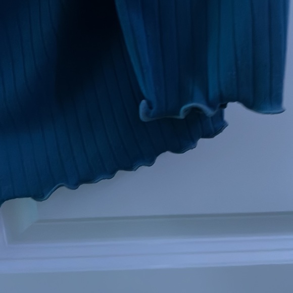 Ribbed Longsleeve Top - Picture 8 of 9